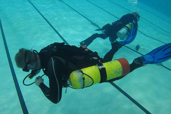 PADI sidemount pool training